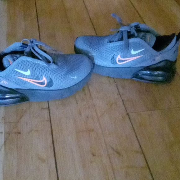 😍😍Nike 270 little kids size 11😍😍 - Picture 4 of 8